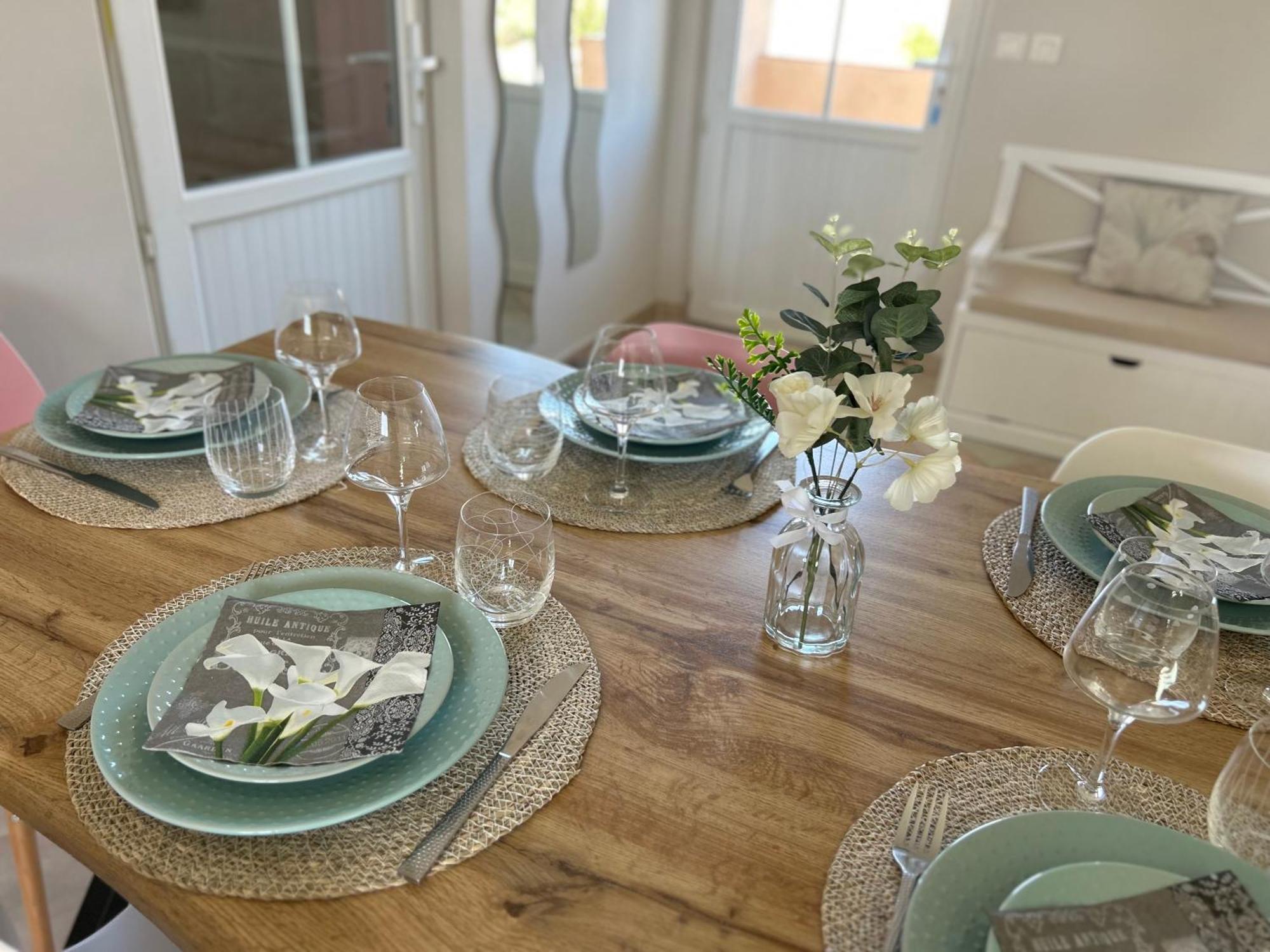 2 Hebergements - 10 Couchages - Parking, Piscine, Jacuzzi - Convivialite Roquebrune-sur-Argens Eksteriør bilde